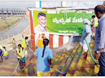 కృష్ణవేణి ఘాట్ లో స్వచ్ఛతే సేవ