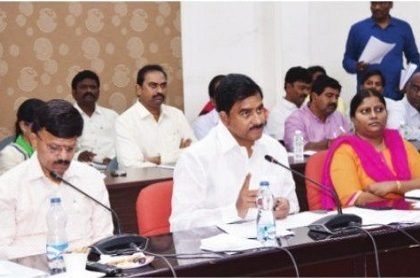 గ్రామాల్లో అభివృద్ధి పనులపై అధికారులకు ఆదేశాలు