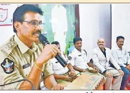ట్రాఫిక్ నిబంధనలు పాటించండి
