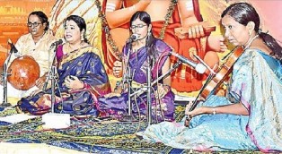 సద్గురువులకు స్వరనీరాజనాలు
