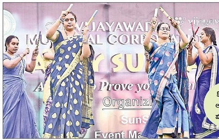 ఉత్సాహంగా ఆనంద ఆదివారం