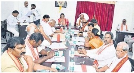 ఘాట్ రోడ్డు నుంచే భక్తులకు అనుమతి