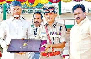 పోలీసుల సేవలు మరువలేనివి
