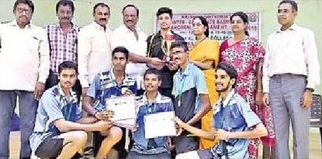 బ్యాడ్మింటన్ విజేతలు ఎస్ డీ ఎం సిద్ధార్థ, ఏఎన్నార్ కళాశాలలు