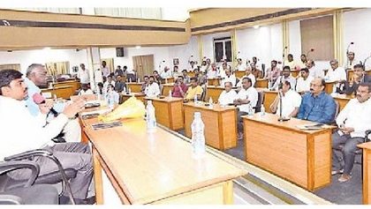 హోటళ్ల నుంచి చెత్త సేకరణను నిలిపివేస్తాం