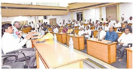 హోటళ్ల నుంచి చెత్త సేకరణను నిలిపివేస్తాం