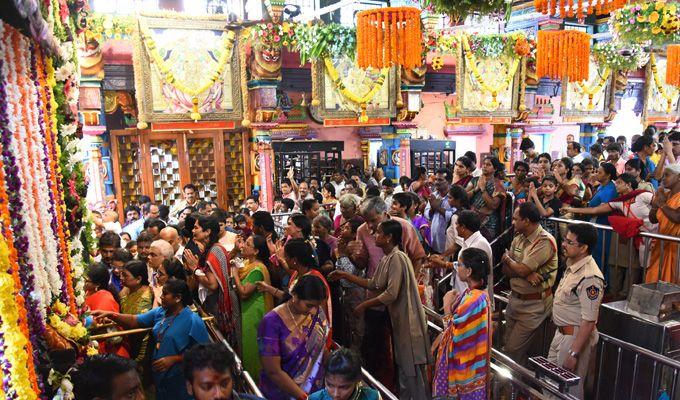 ఇంద్రకీలాద్రిపై ఘనంగా దసరా సంబరాలు