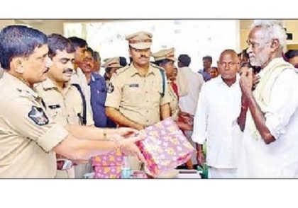 అమరవీరుల త్యాగాన్ని మరువం