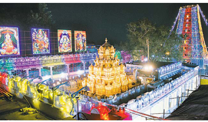 విద్యుద్దీప కాంతులతో ఇంద్రకీలాద్రి
