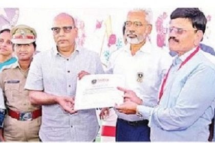 ఓటు హక్కు నమోదుపై భారీ రంగవల్లిక