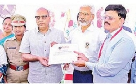 ఓటు హక్కు నమోదుపై భారీ రంగవల్లిక