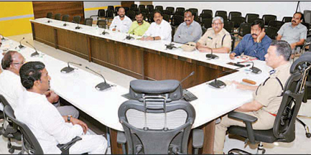ఆందోళనలు వాయిదా వేసుకోండి