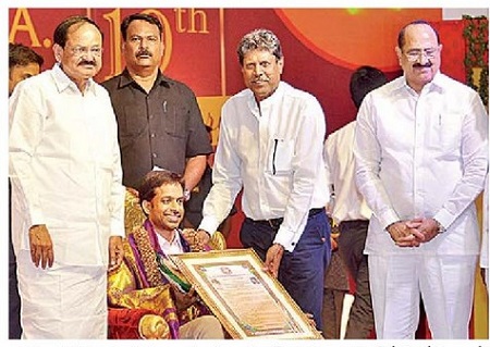 ప్రజాస్వామ్యంలో విలువలు పెరగాలి