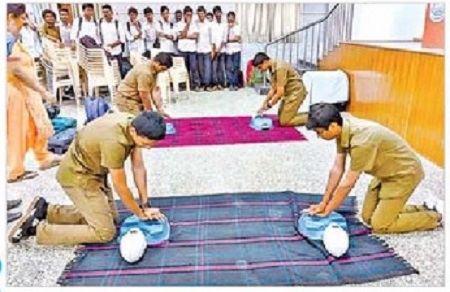 గుండెపోటు వచ్చిన వెంటనే ప్రధమ చికిత్స అందించాలి