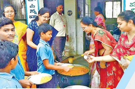 మధ్యాహ్న భోజనానికి... అండ