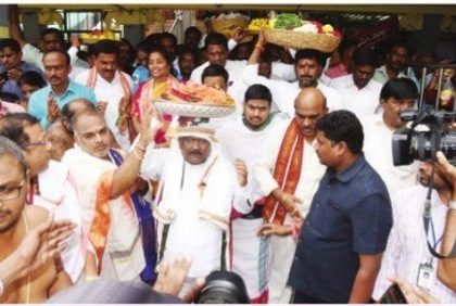 శ్రీకాళహస్తి నుంచి అమ్మవారికి పట్టు వస్త్రాలు