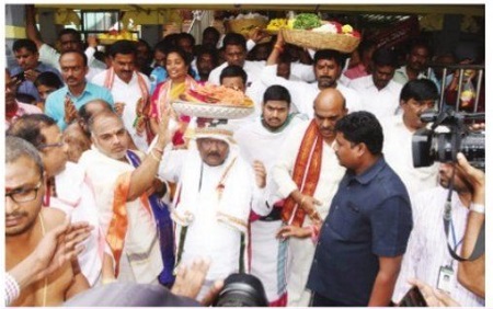 శ్రీకాళహస్తి నుంచి అమ్మవారికి పట్టు వస్త్రాలు