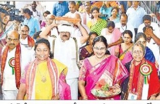 దుర్గమ్మకు తితిదే సారె సమర్పణ