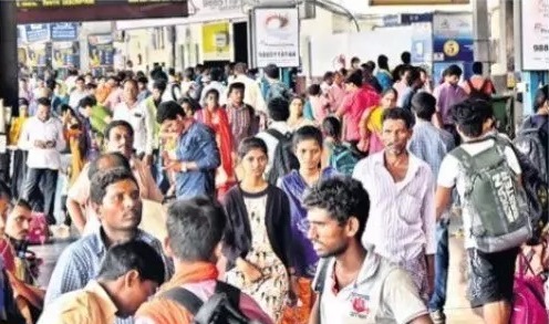 పీ ఎన్ బీ ఎస్ , రైల్వే స్టేషన్ కిట కిట