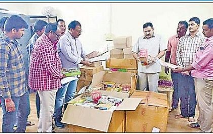 బాణాసంచా అక్రమ విక్రేతలపై టాస్క్ ఫోర్స్ దాడులు