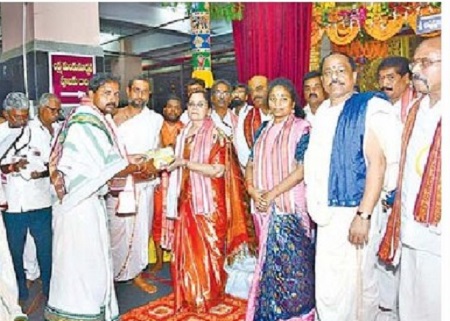 దేవస్థానం ప్రతిష్ఠ పెంచడంలో అర్చకుల పాత్ర కీలకం