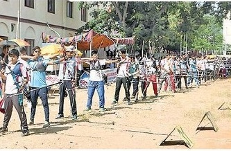 ఉత్సాహంగా పోటీపడుతున్న మినీ ఆర్చర్లు
