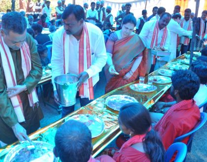 వన్ టౌన్ పోలీస్ స్టేషన్ ఆవరణలో దసరా ఉత్సవాలు ముగింపు సందర్భంగా ఆన్నదాన కార్యక్రమం