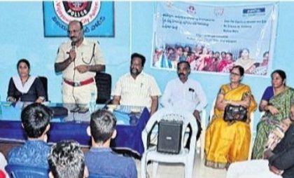 ఈవ్ టీజింగ్ చేస్తే కఠిన చర్యలు