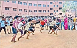 చదువుతో పాటు క్రీడల్లో రాణిస్తే మరింత ప్రోత్సాహం