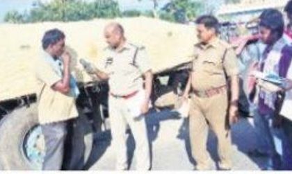 పత్రాలు లేని 10 వాహనాల సీజ్