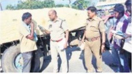 పత్రాలు లేని 10 వాహనాల సీజ్