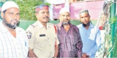 ముస్లింలు మార్గదర్శకాలుగా నిలవాలి