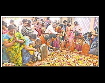 నాగేంద్రునికి నీరాజనం