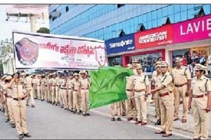 నగర పోలీసుల మార్చ్ పాస్ట్