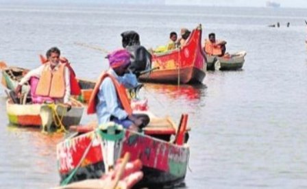 రేపు నాటు పడవల రేస్