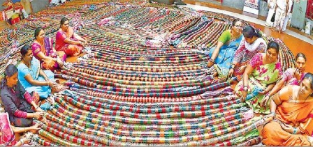 9న దుర్గమ్మకు కోటి గాజుల అలంకారం