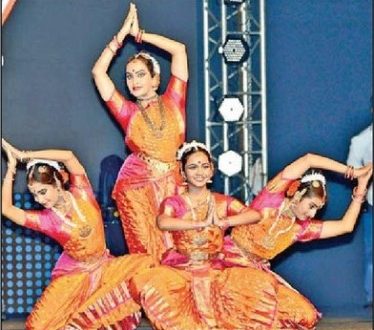కృష్ణా తీరం...  కళాశోభితం