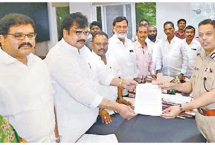 వైషమ్యాలు పెంచేలా పోస్టింగ్ చేసినవారిపై చర్య తీసుకోవాలి 