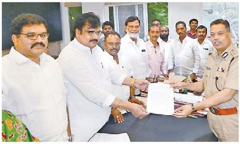 వైషమ్యాలు పెంచేలా పోస్టింగ్ చేసినవారిపై చర్య తీసుకోవాలి 