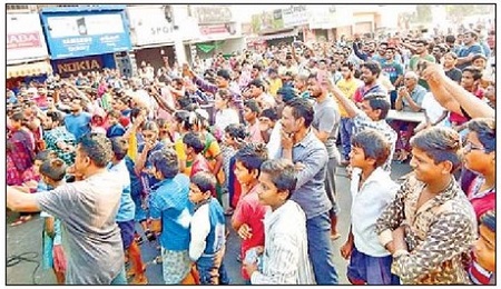 వెల్లివిరిసిన ఆనందం