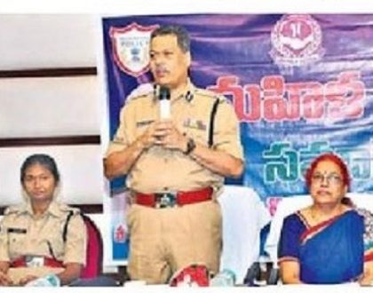 మహిళల సమస్యల పరిష్కారానికి కృషి