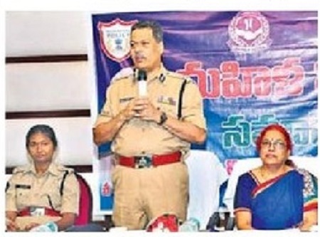 మహిళల సమస్యల పరిష్కారానికి కృషి