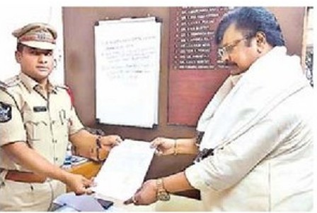 వై షమ్యాలు పెంచేలా  పోస్టింగ్ లు పెట్టేవారిపై చర్యలు చేపట్టాలి