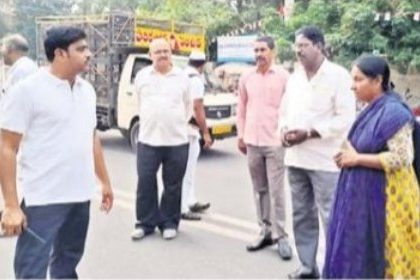 దుకాణాల వద్ద చెత్తబుట్టలు ఏర్పాటుచేయాలి