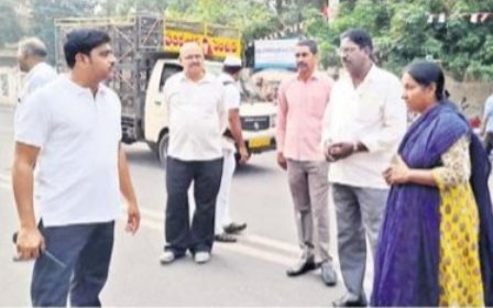 దుకాణాల వద్ద చెత్తబుట్టలు ఏర్పాటుచేయాలి