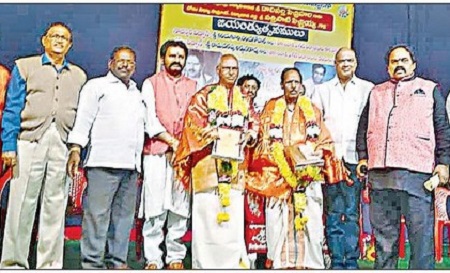 డోలు కళకు పూర్వవైభవం రావాలి