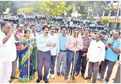విద్యాతోపాటు క్రీడలకూ ప్రాధాన్యం