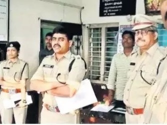 వాంబే కాలనీలో కార్డెన్ సెర్చ్