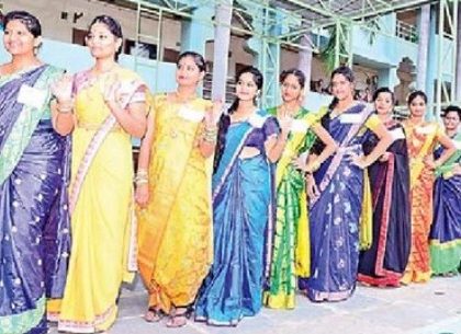 హొయలు.. లయలు