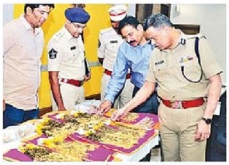 రూ.5 కోట్ల విలువైన ఆభరణాలు స్వాధీనం